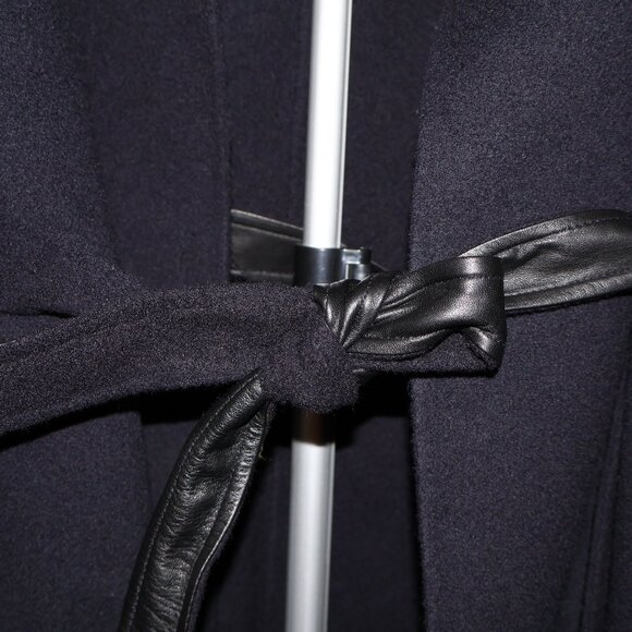 Vince Wool Cape with Leather Belt Detail – Timeless Black Elegance  US Size S - Picture 10 of 13